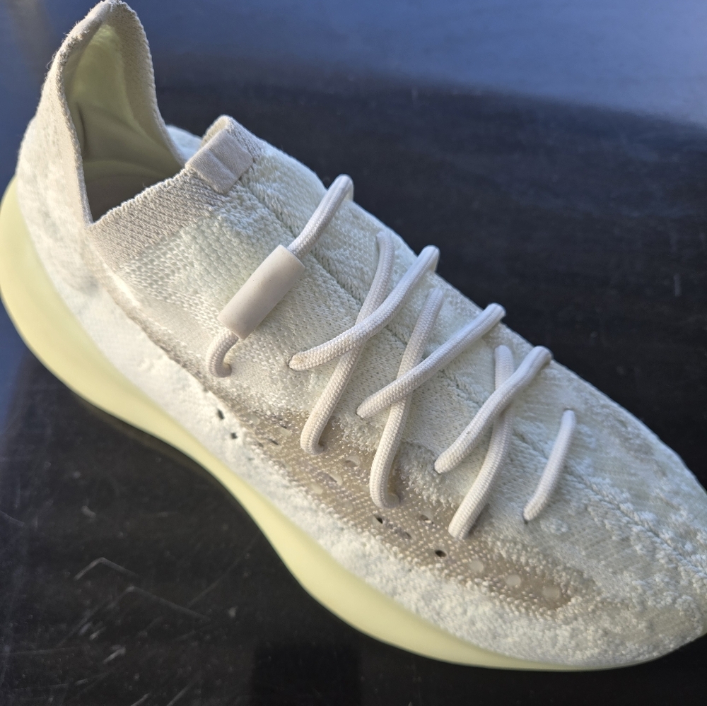 ADIDAS YEEZY ALIEN BLUE SIZE 9.5 ONE SHOE ONLY